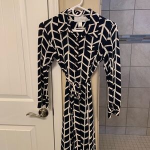 Donna Morgan Black and White Geometric Long Sleeve Dress